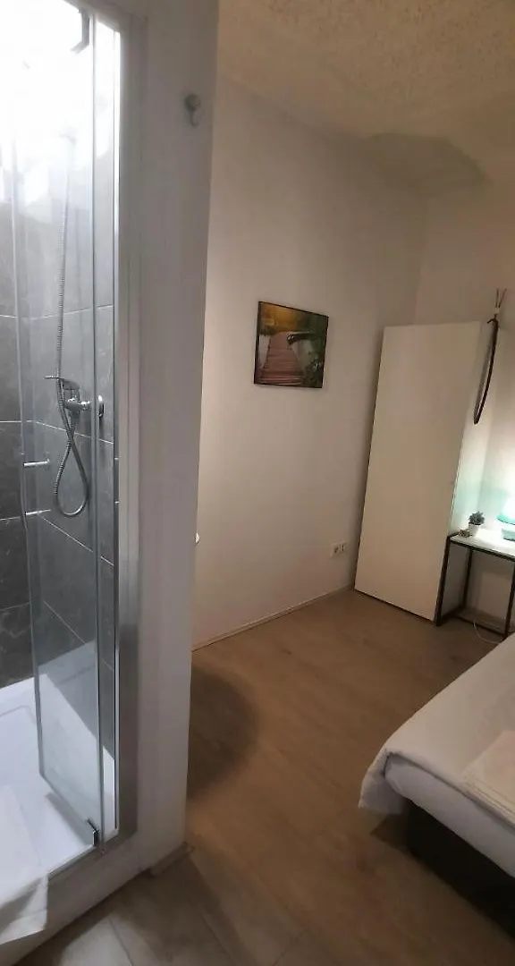 W&V Hostel Vienna 0*,